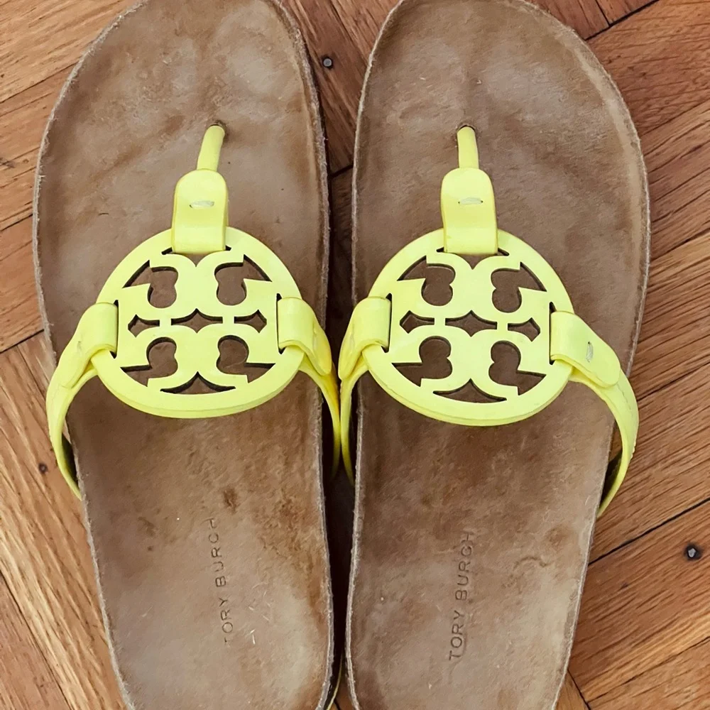 Tory Burch Miller cloud patent leather thong sandal, size 7.5 - Picture 4 of 6